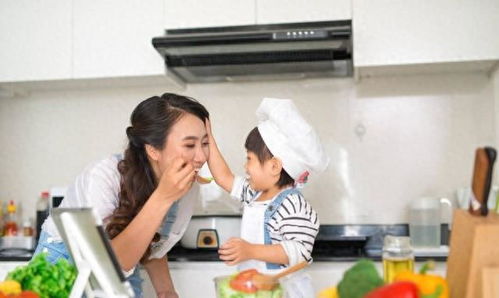 從監控里看到一幕 當保姆拉著我5歲兒子做飯，家庭價值觀的差異帶來沉思